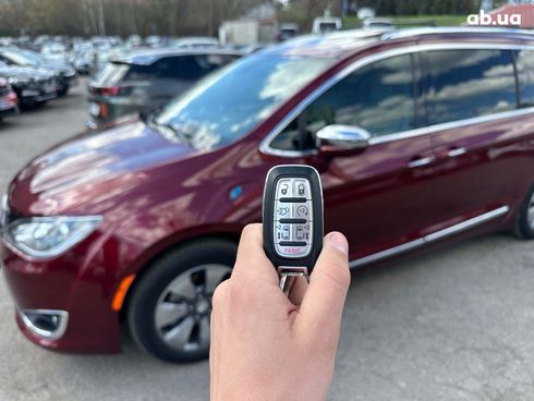 Chrysler Pacifica 2017 красный - фото 176