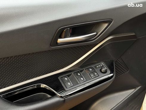 Toyota C-HR 2019 белый - фото 18