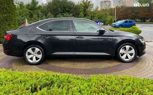 Skoda Superb 2018 - фото 8