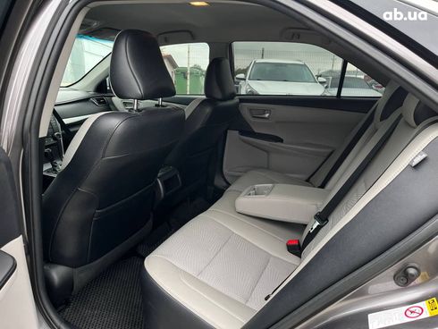 Toyota Camry 2016 серый - фото 17