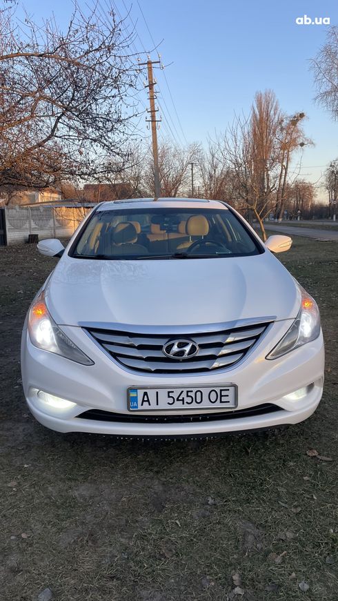 Hyundai Sonata 2010 белый - фото 17