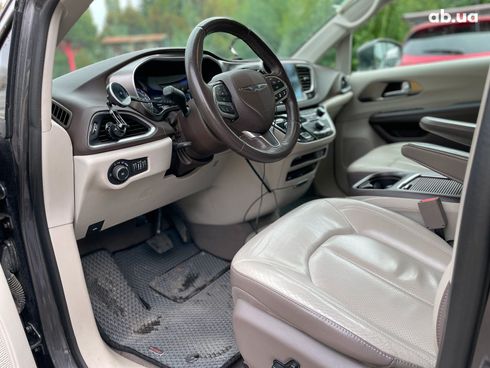 Chrysler Pacifica 2017 серый - фото 23