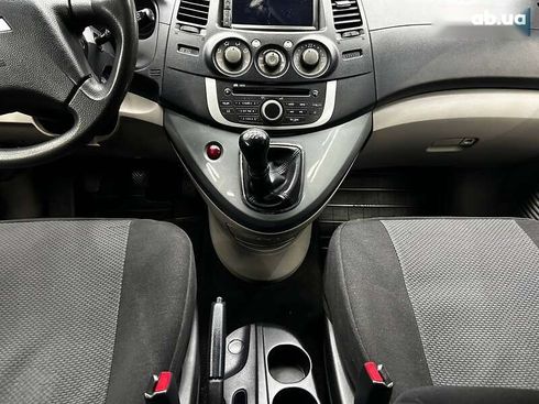 Mitsubishi Grandis 2008 - фото 12