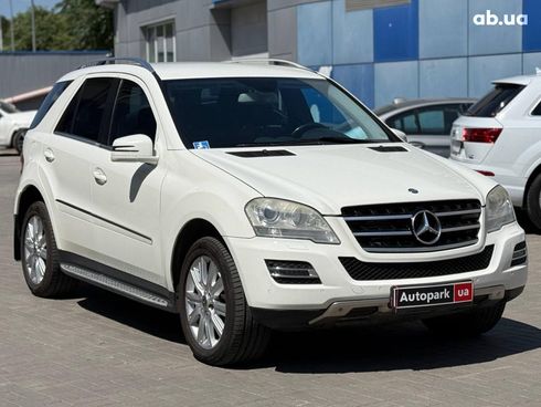 Mercedes-Benz M-Класс 2010 белый - фото 3