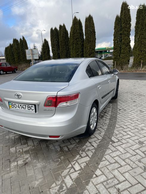 Toyota Avensis 2010 серый - фото 10