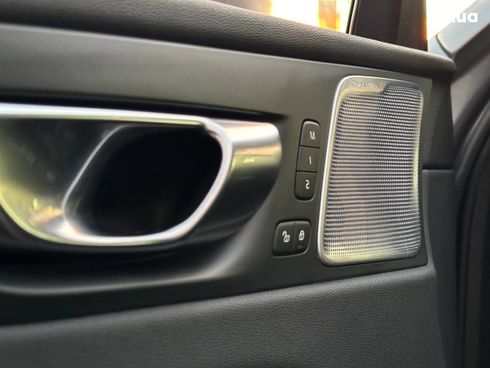 Volvo XC60 2019 - фото 11