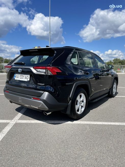 Toyota RAV4 Hybrid 2021 черный - фото 9