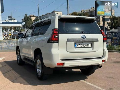 Toyota Land Cruiser Prado 2019 - фото 10