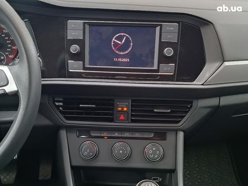 Volkswagen Jetta 2019 красный - фото 15