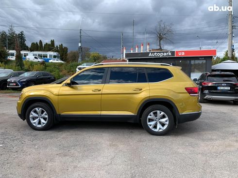 Volkswagen Atlas 2017 желтый - фото 8