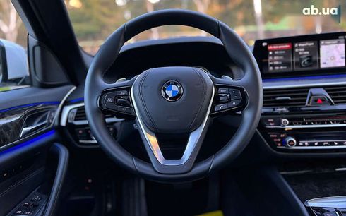 BMW 5 серия 2017 - фото 17