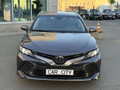 Toyota Camry 2019 - фото 2