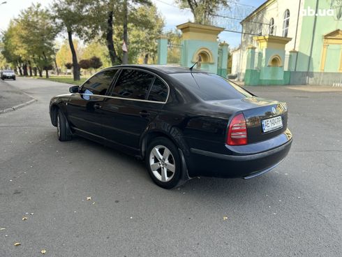 Skoda Superb 2004 черный - фото 4