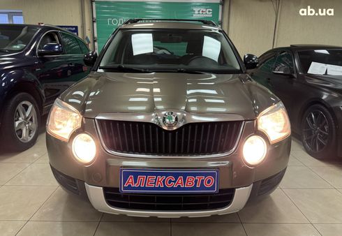 Skoda Yeti 2010 коричневый - фото 2