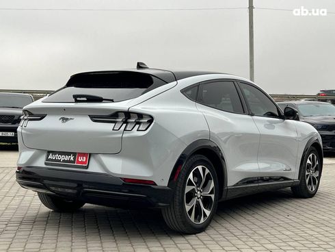 Ford Mustang Mach-E 2022 белый - фото 7