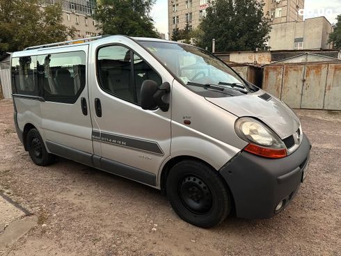 Renault Trafic 2005 серебристый - фото 10