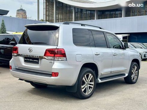Toyota Land Cruiser 2017 - фото 11