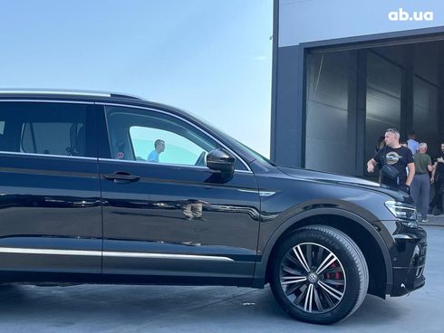 Volkswagen Tiguan 2018 черный - фото 6