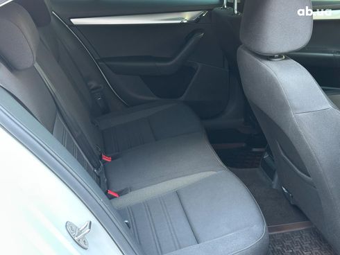 Skoda octavia a7 2019 белый - фото 15