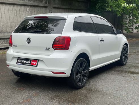 Volkswagen Polo 2015 белый - фото 7
