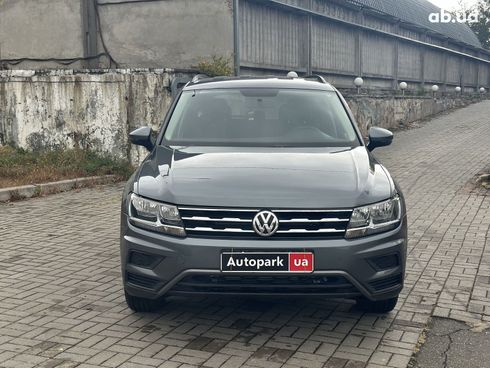 Volkswagen Tiguan 2021 серый - фото 2