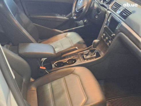 Volkswagen Passat 2016 серый - фото 14