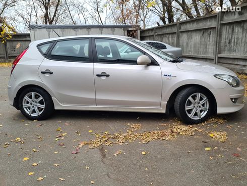 Hyundai i30 2011 бежевый - фото 4