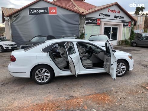 Volkswagen Passat 2018 белый - фото 14