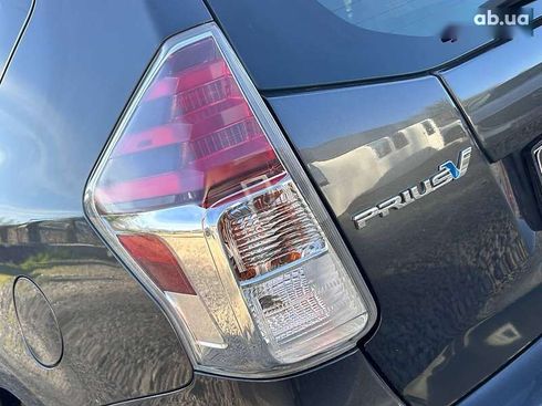 Toyota Prius V 2015 - фото 11
