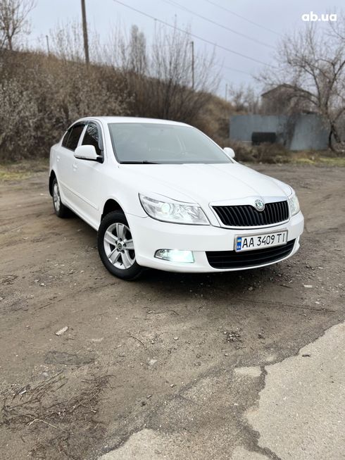 Skoda Octavia 2012 белый - фото 3