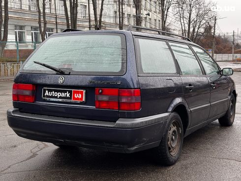 Volkswagen passat b4 1996 синий - фото 13