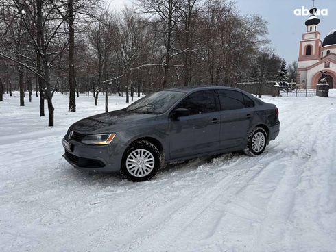 Volkswagen Jetta 2012 серый - фото 2