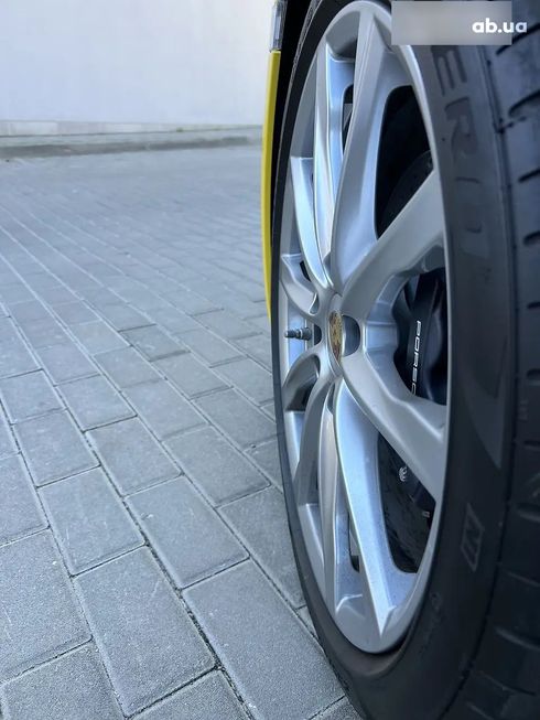 Porsche Boxster 2021 желтый - фото 14