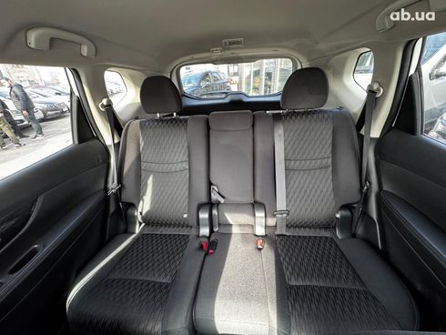Nissan Rogue 2017 белый - фото 19