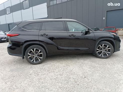 Toyota Highlander 2021 коричневый - фото 9