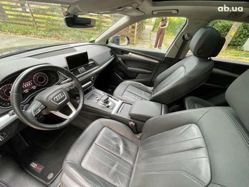 Audi Q5 2020 серый - фото 25