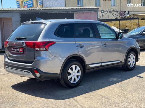 Mitsubishi Outlander 2021 серый - фото 4