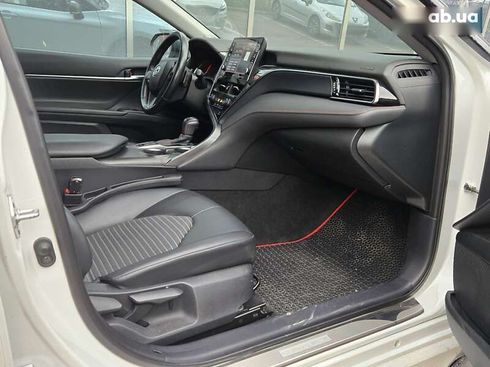 Toyota Camry 2021 - фото 10