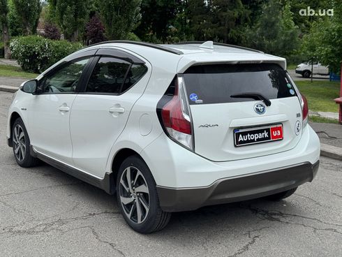 Toyota Aqua 2016 белый - фото 8