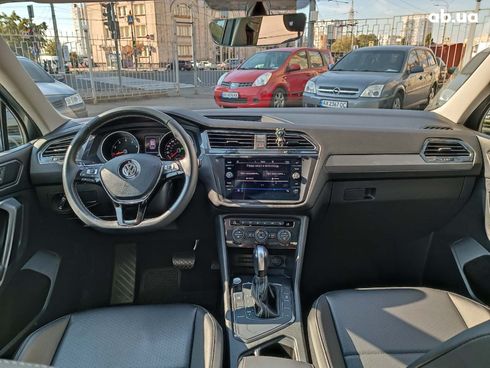 Volkswagen Tiguan 2021 серый - фото 24