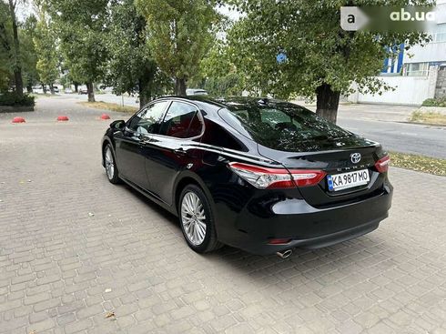 Toyota Camry 2020 - фото 10