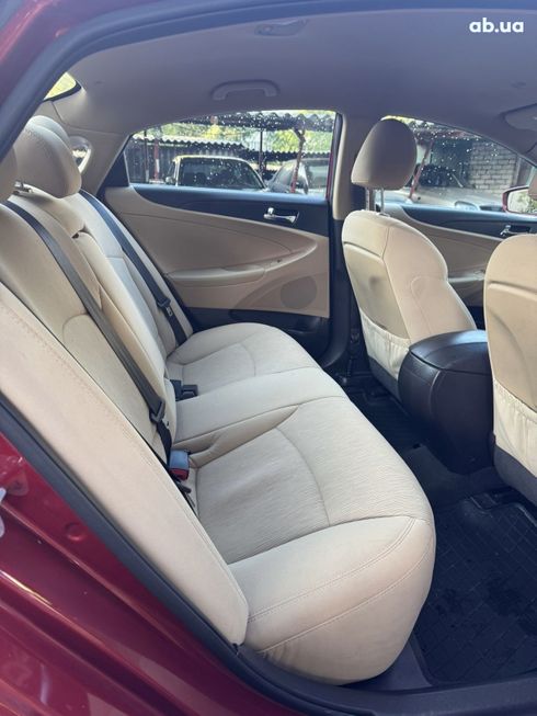 Hyundai Sonata 2014 красный - фото 5