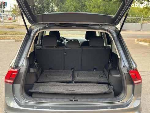 Volkswagen Tiguan 2023 серый - фото 18