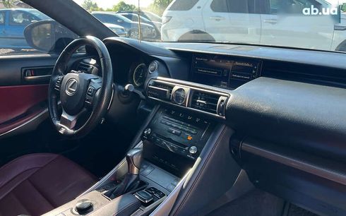 Lexus IS 2017 - фото 21