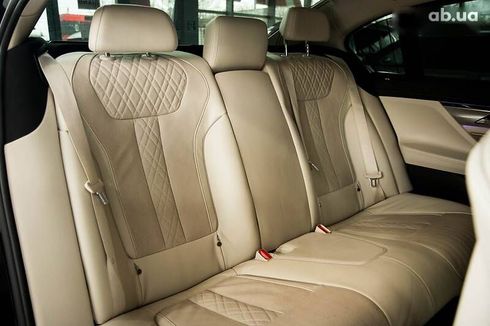 BMW 750 2015 - фото 21