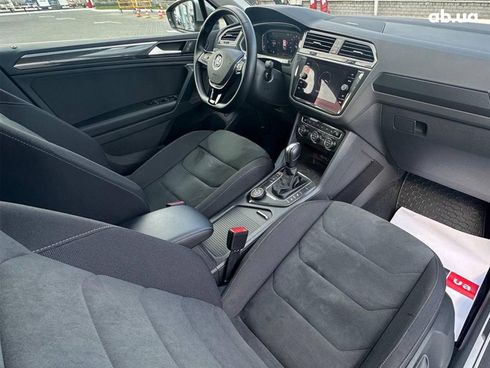 Volkswagen Tiguan 2019 серый - фото 23
