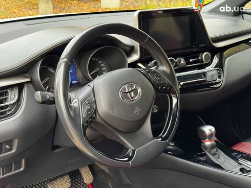 Toyota C-HR 2019 белый - фото 17