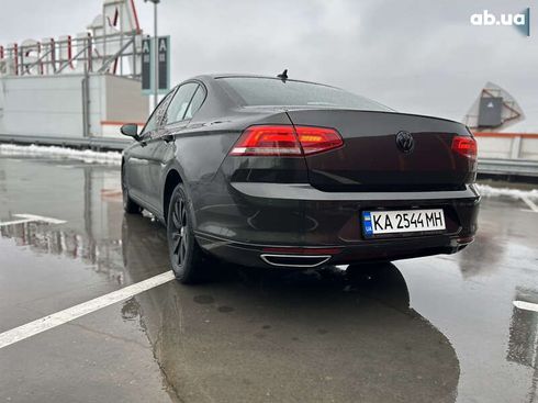 Volkswagen Passat 2018 - фото 22