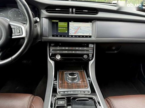 Jaguar XF 2016 - фото 21