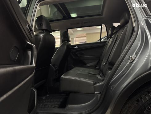 Volkswagen Tiguan 2018 серый - фото 14